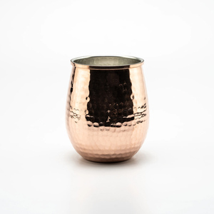 Experts dans la vente de verres en cuivre martelé faits à la main de haute qualité, lot de 2, pour servir cocktails et boissons, en provenance d'Inde - Product Image 1