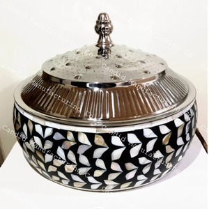 Casserole classique en acier inoxydable avec couvercle, forme ronde, finition polie, design durable pour cuisinières à gaz et à induction - Product Image 2