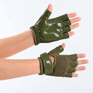 Guantes adhesivos para pole dance para mujer que combinan un fuerte agarre, un ajuste cómodo, un soporte flexible y un estilo moderno para bailar en barra. - Product Image 2