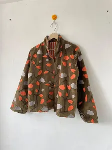 Chaqueta Bordada Suzani de Terciopelo Verde Oliva Hecha a Mano para Mujer, Estilo Boho Vintage, Bordado Floral, Chaqueta Abierta por Delante para Invierno - Product Image 2