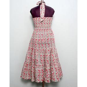 เดรสผ้าฝ้ายคุณภาพสูงมาใหม่สำหรับฤดูร้อน ดีไซน์ทันสมัย หวานละมุน ลายดอกไม้สีแดง แขนกุด ทรงเอไลน์ ความยาวปานกลาง - Product Image 5