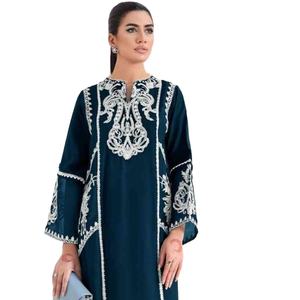 Collection de costumes en Georgette de renard lourd pakistanais avec broderie à la main Nouveaux vêtements indiens et pakistanais - Product Image 1