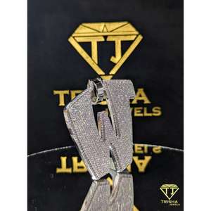 Colgante con la letra inicial "W" con diamantes cultivados en laboratorio VVS en plata de ley 925, joyería hip hop de Trisha Jewels - Product Image 2
