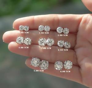 Boucles d'oreilles clous en moissanite taille cœur, tendance, minimalistes, en argent plaqué rhodium, pour soirée, disponibles en différentes tailles - Product Image 1