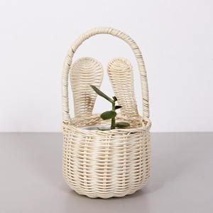 Cesta de mimbre de Pascua con forma de conejo, contenedor de ratán para regalos y flores. - Product Image 1