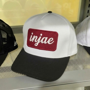 หมวกเบสบอล 5 แผงแบบสั่งทำ OEM ปักลายแบบทอ ขอบโค้งสำเร็จรูป ปิดด้วย Snapback  ขั้นต่ำในการสั่งซื้อน้อย ผู้ผลิตเครื่องประดับศีรษะ ODM - Product Image 3