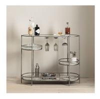 Meuble de bar asymétrique Urban Elegance en argent canon de fusil, 4 niveaux, avec porte-verres à vin suspendus