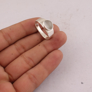 925 Sterling Silver Classic Oval White Moonstone <b>Plain</b> Smooth Bezel Set Gemstone <b>Ring</b> Wholesale Fine Jewelry for Women - Product Image 1