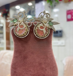 Pendientes Colgantes con Circonitas Doradas y Piedras de Imitación, Elegantes y Modernos para Mujer, Ideales para Bodas y Fiestas - Product Image 2