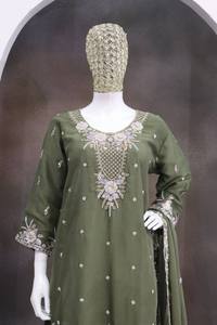 Conjunto de Salwar Kameez Sharara Bordado en Verde Oliva, Traje Pakistaní de Chifón con Dupatta para Bodas y Fiestas - Product Image 3