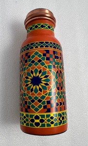 Bouteille élégante en cuivre avec autocollant, finition mate, pour la cuisine, la salle à manger, le bureau, les voyages et l'utilisation pour la consommation d'eau ayurvédique saine. - Product Image 5