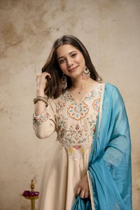 Ensemble Anarkali brodé crème pour femme avec palazzo et dupatta en organza bleu – Tenue de soirée ethnique de créateur - Product Image 5