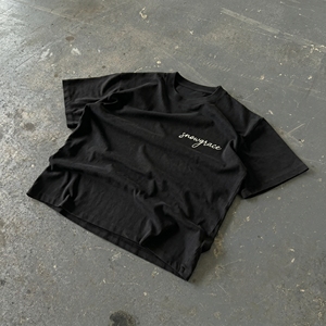 เสื้อยืดแขนสั้นสีดำสำหรับผู้ชาย Snowgrace ทรงปกติ ผ้าคอตตอนเจอร์ซีย์ ลำลอง คอกลม พิมพ์ลายตัวอักษร ด้านหน้ามีโลโก้ - Product Image 4