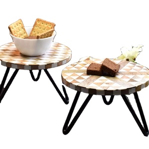 ชั้นวางขนมสไตล์วินเทจสำหรับงานเฉลิมฉลองสุดหรู  ฐานวางเค้กไม้เรซิ่นฝังลาย สำหรับจัดแสดงขนมหวาน ตกแต่งอย่างมีระดับ - Product Image 3