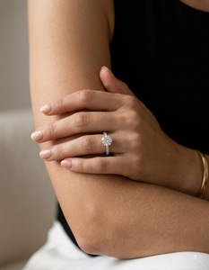 Bague de fiançailles en or massif 10K avec diamant rond de 3 carats, sertie de 6 griffes, pavé cathédrale, diamant de laboratoire IGI, bague de mariée personnalisée - Product Image 5