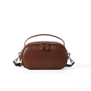Bolso Bandolera Mini Minimalista de Cuero Marrón en Forma de Barril con Cierre de Cremallera, Unisex, para Uso Diario - Product Image 3