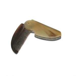 หวีเคราพับได้ทำจากเขาสัตว์ธรรมชาติพร้อมลายสลักสำหรับผู้ชาย |   หวีกรูมมิ่งแบบพกพาสำหรับผู้ชาย ทำด้วยมือ ใช้ดูแลเส้นผมและเครา - Product Image 1