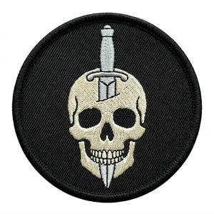 Parches al por mayor personalizados de hierro forjado gótico con flor de lis, parches circulares negros de sarga para coser, insignias bordadas a máquina a granel - Product Image 2