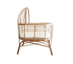 Cuna de bebé de ratán natural tejida a mano con elegante dosel curvo y soporte elevado de ratán para guardería y recién nacidos, hecha en Vietnam. - Product Image 1