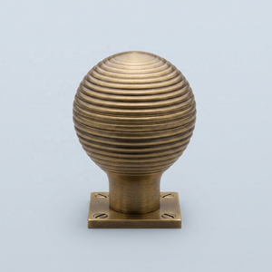 Poignée de meuble classique en laiton bronze avec plaque arrière carrée, finition mate, design nid d'abeille, pour commode et porte - Product Image 1