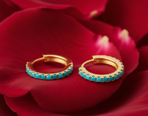 Clásicos Pendientes Huggie de Turquesa Chapados en Oro de 18K y Rodio para Mujer, de Moda para Uso Diario, con Engaste de Garra, Joyería para Regalo y Fiesta - Product Image 3