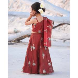 Conjunto de Lehenga Choli Marrón para Niñas con Diseño Estampado a Mano para Bodas, de 1 a 2 Años - Product Image 2