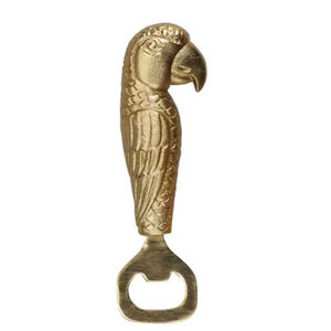Abridor de botellas de latón hecho a mano con diseño de loro, acabado en oro antiguo, removedor de tapas de cerveza con forma de pájaro, herramienta de barra de metal única y duradera, regalo para el bar en casa. - Product Image 1