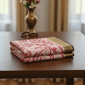 Sari de Algodón Kalamkari Crimson Heritage de Diseño Único con Estampado Artístico Tradicional, Moda Étnica Femenina Disponible para la Venta - Product Image 3