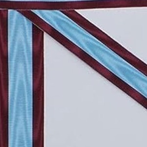 Delantal Mark Regalia MM, la calidad del delantal Grand PM es inigualable. Tipo de tela: Sintético. Origen: Importado. - Product Image 4