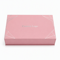 Boîte cadeau rigide magnétique rose de luxe avec motif géométrique en feuille d'argent et logo personnalisé pour l'emballage de bijoux haut de gamme