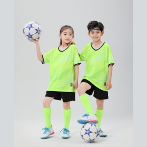 Conjunto de Fútbol para Hombre, Camiseta Verde Neón Sublimada, Pantalones Cortos Negros, Uniforme Transpirable de Poliéster, Personalizable con Nombre de Marca - Product Image 6