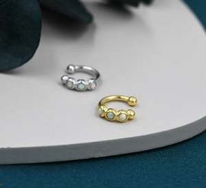 Pendiente de Oreja Minimalista de Ópalo Blanco en Plata de Ley, Plata o Oro, Sin Perforación, Pendiente de Oreja de Ópalo de Fuego - Product Image 3