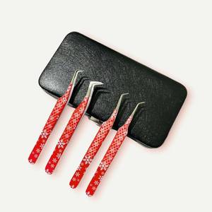 Juego de Pinzas Quirúrgicas de Precisión Morje para Pestañas, Diseño de Copo de Nieve Rojo, Acero Inoxidable, 4 Piezas, Estuche Negro, Puntas Dentadas/Serradas, 10 mm - Product Image 1