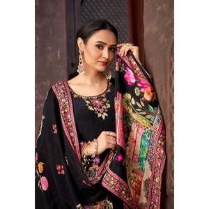 Bel ensemble de costume haut-bas et Dupatta pour femme avec impression numérique - Product Image 3