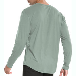 T-shirts pour hommes à manches courtes 100% coton écologiques avec logo imprimé numérique personnalisé en vente - Product Image 2