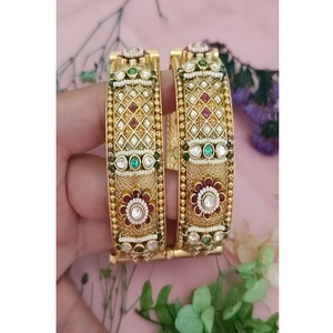 Conjunto de Brazaletes de Dos Piezas con Acabado Mate Antiguo y Chapado en Oro, con Moissanita, Estilo Radiante y Elegante para Mujer, Ideal para Bodas - Product Image 1