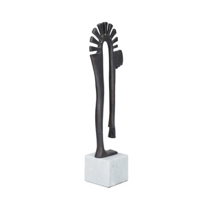 Escultura moderna abstracta de hombre con franjas negras, figura artística hecha a mano para decoración de mesa de sala de estar - Product Image 1