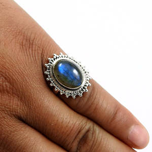 Anillo clásico de plata de ley 925 con piedra preciosa de labradorita natural, hecho a mano, de forma ovalada, estilo bohemio, para bodas y fiestas. - Product Image 2