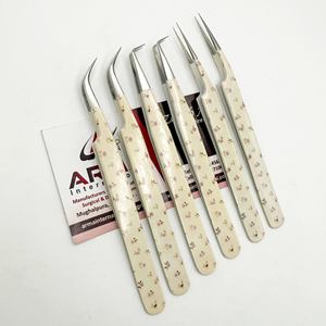 Pince à épiler professionnelle en acier inoxydable testée à la main, recouverte de papier, courbée, antimagnétique, durable, à pointe argentée, marque privée, éco-responsable - Product Image 6