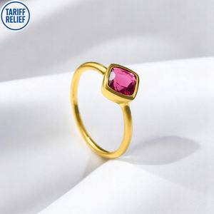 Bague en argent sterling plaqué or avec rubis coussin de 8 mm |   Bague empilable pierre de naissance de juillet |   Bijoux en pierres précieuses faits à la main - Product Image 2