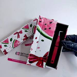 Pince à épiler pour cils 90 Boot Red Powder Coating Watermelon Design en acier inoxydable à pointe lisse, outil de précision, avec boîte d'emballage - Product Image 1