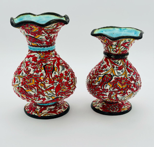 Vase en céramique vert citron vif orné de motifs floraux multicolores complexes, disponible à prix de gros. - Product Image 2