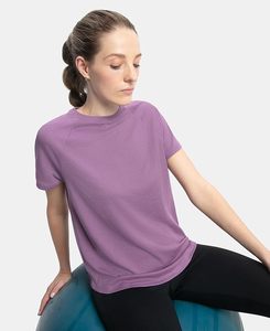 เสื้อยืดผ้าไมโครไฟเบอร์สำหรับผู้หญิง ทรงหลวม สวมใส่สบาย พร้อมเทคโนโลยีช่วยรักษาความสดชื่น - Product Image 4