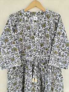 Robe longue 100 % coton pour femme, imprimé floral fantaisie, col en V, coupe évasée, décontractée, pour la plage ou les soirées, export en gros Inde - Product Image 5