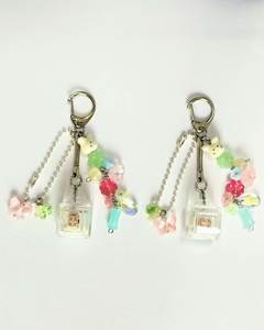 Porte-clés brodé à la main avec perles, breloque de sac artisanale colorée, cadeau - Product Image 3