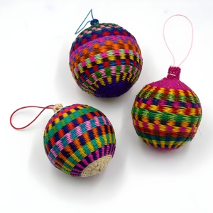 Combo de bolas colgantes coloridas para decoración de árboles de Navidad al aire libre, bolas de paja de algas marinas. - Product Image 1