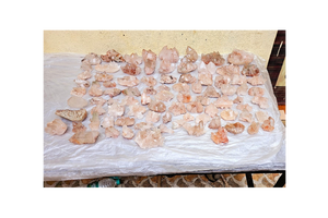 คริสตัลควอตซ์สีชมพูธรรมชาติจากหิมาลัย คุณภาพพรีเมียม สำหรับสะสม ตกแต่ง หรือเป็นของขวัญ - Product Image 3