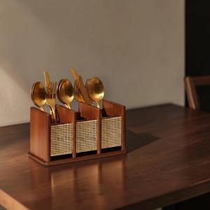 Porte-couverts en bois et rotin de qualité supérieure, idéal pour les tables de repas, les événements et les réunions familiales, organisateur de cuillères et fourchettes - Product Image 5