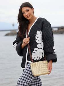 Chaqueta Kimono Hawaiana Negra Acolchada con Diseño de Hojas Blancas, Manga Larga, Frente Abierto, Ajuste Holgado, Abrigo Acolchado para Mujer - Product Image 2