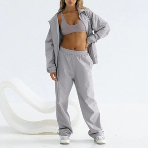 Trajes Deportivos Cortavientos de Nailon de Alta Calidad, Diseño Personalizado con Bloques de Color, Traje Deportivo Cortavientos para Mujer - Product Image 3